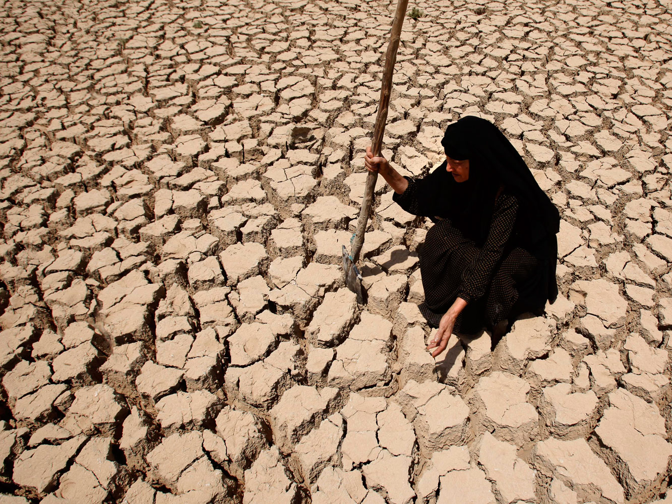 The Tigris and the Euphrates Rivers are Drying Up and revealing strange things